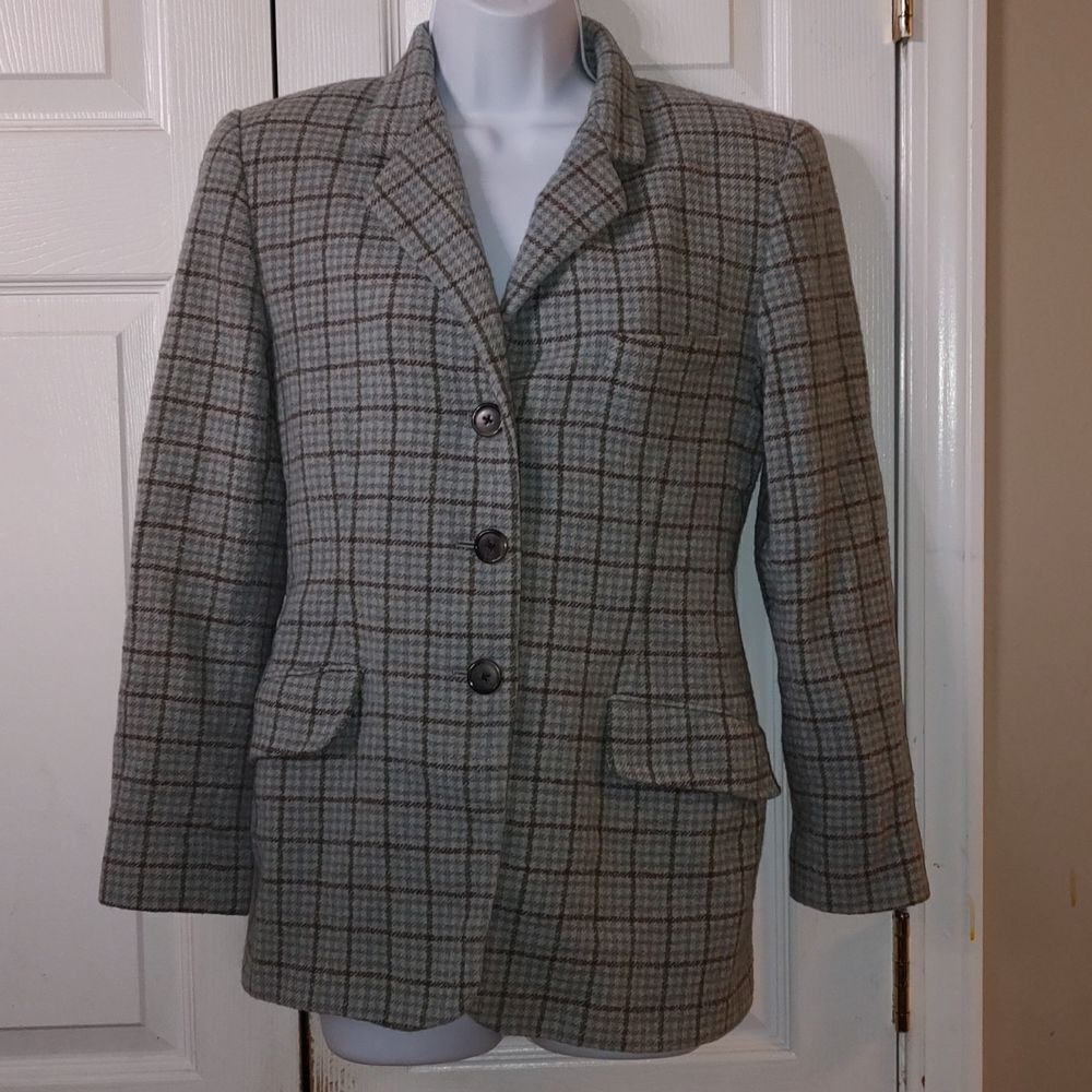 Vintage  Linda Allard Ellen Tracy wool blazer colors are a light blue and gray